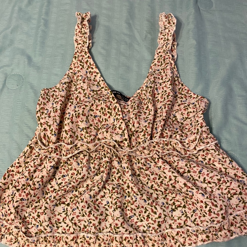 Cream white floral pattern blouse!!
